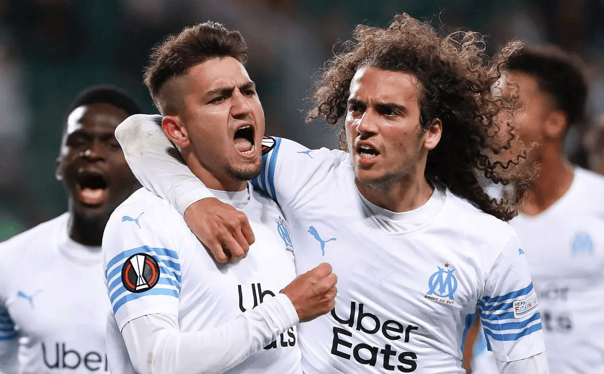 刚刚！马德里竞技状态回暖备战法甲今夜山东泰山造点机会——德甲节点到来，山东男篮集结日更衣室发声