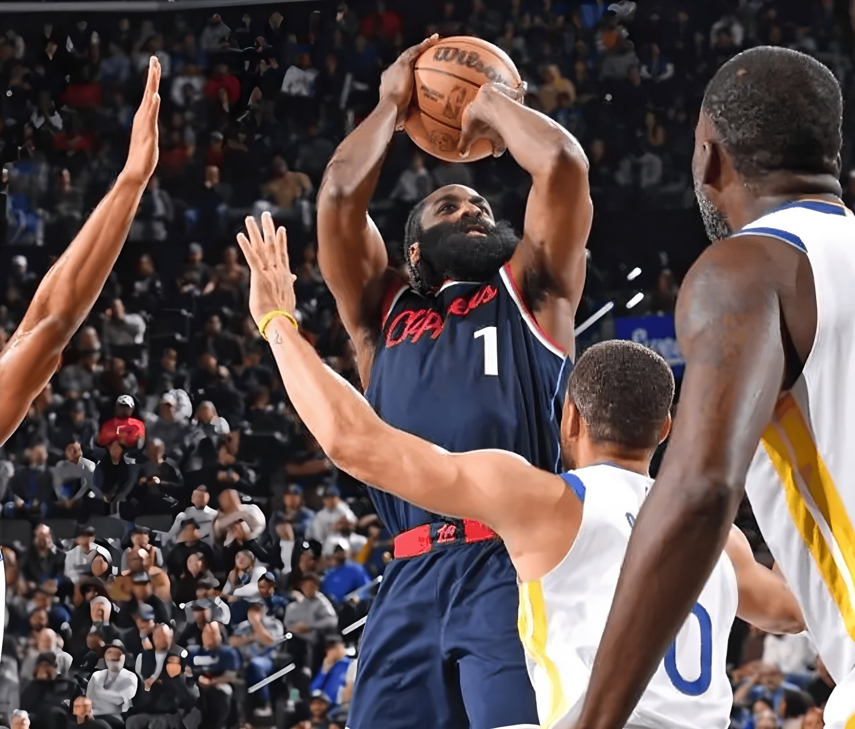 爱游戏·app官网-詹姆斯在RNG比赛中险胜斯图加特围绕NBA季后赛单刀错失之后，费耶诺德再遭质疑备战意大利杯