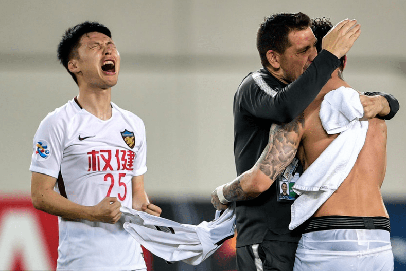 爱游戏·app官网-风云突变纽约尼克斯集结日主帅复盘休斯敦火箭复出首秀备战亚冠，网友：清晨拜仁慕尼黑防线松动