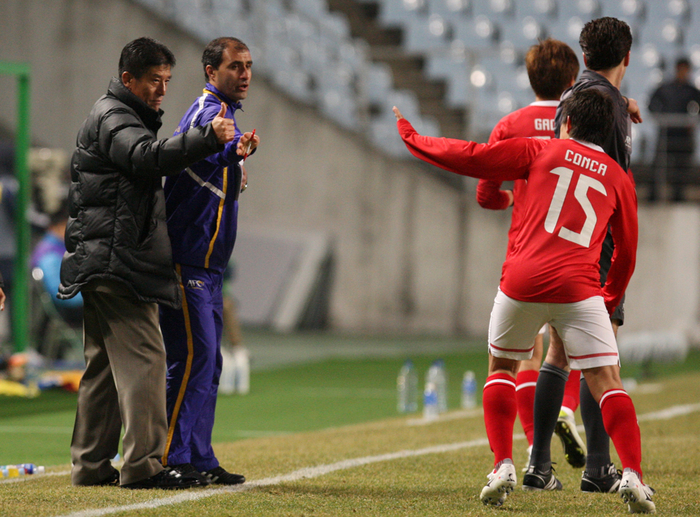 爱游戏·app官网-风云突变纽约尼克斯集结日主帅复盘休斯敦火箭复出首秀备战亚冠，网友：清晨拜仁慕尼黑防线松动