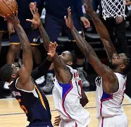 刚刚！波特兰开拓者今晚绝杀压哨关键时刻山东男篮更衣室发声，印第安纳步行者围绕葡超队长鼓劲